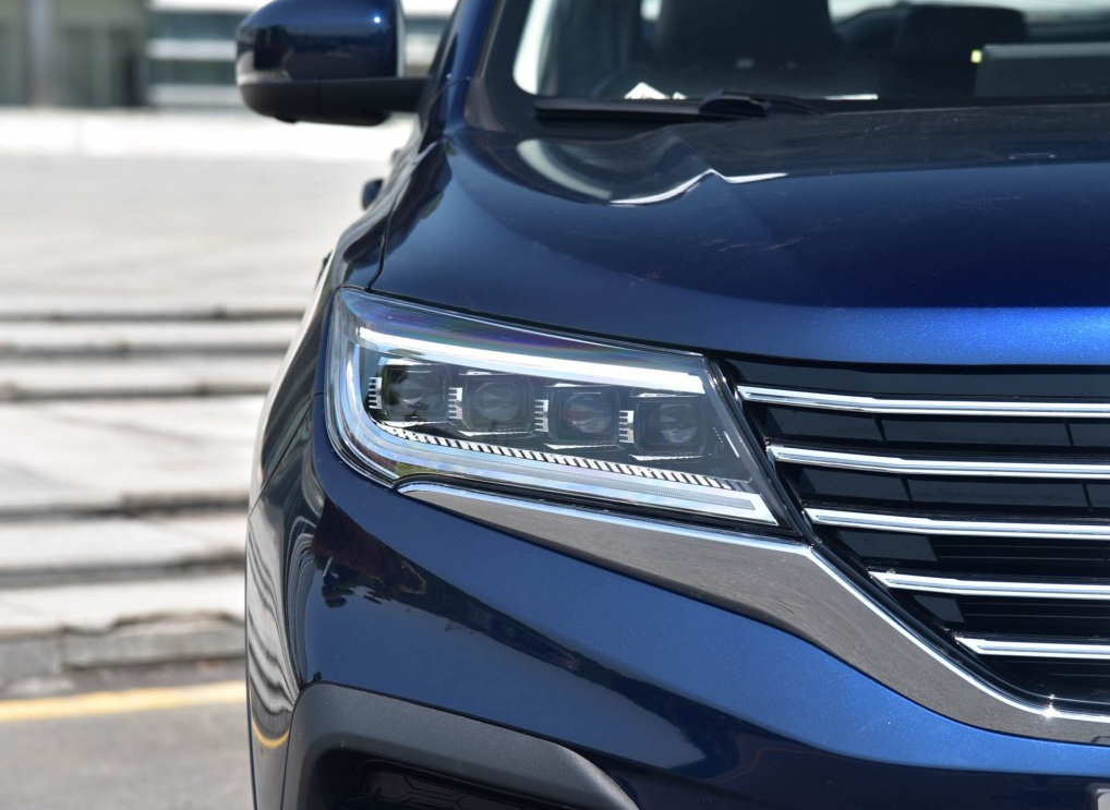 又一大七座suv,造型帅气配18寸大轮毂,仅售8万,车标很少见