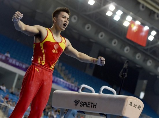 在男子团体资格赛暨个人全能决赛中,由邓书弟,肖若腾,林超攀,孙炜,邹