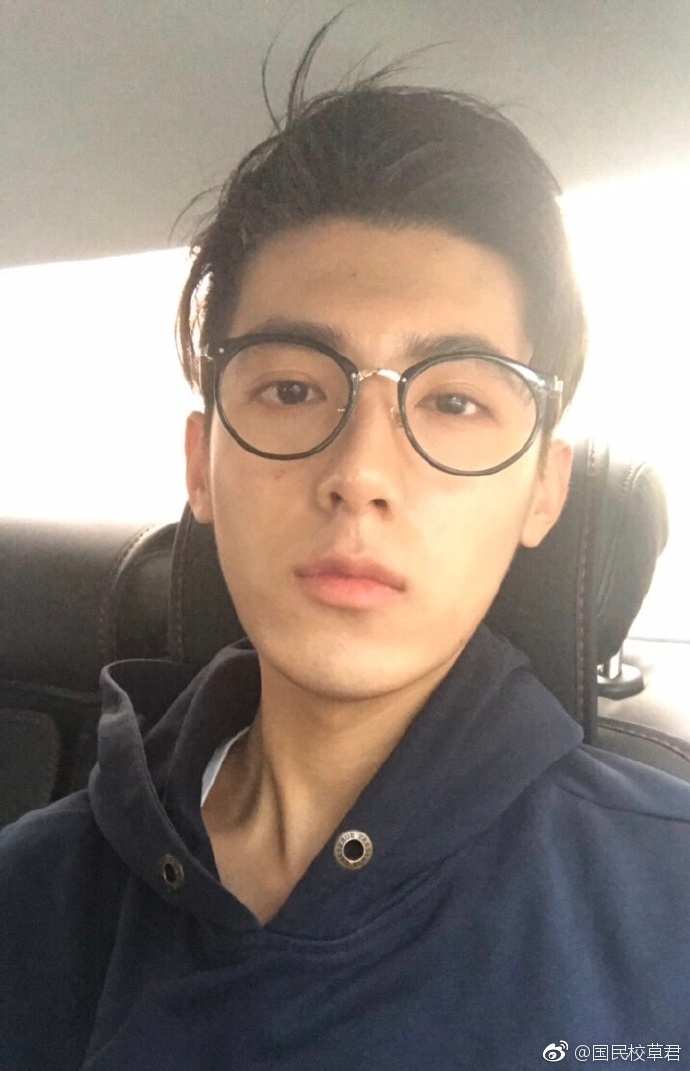 原相机下的帅哥