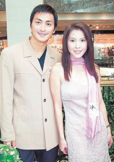 曾与吴镇宇何家劲相恋, 荧屏最美"紫衫龙王", 现50岁依旧美貌!