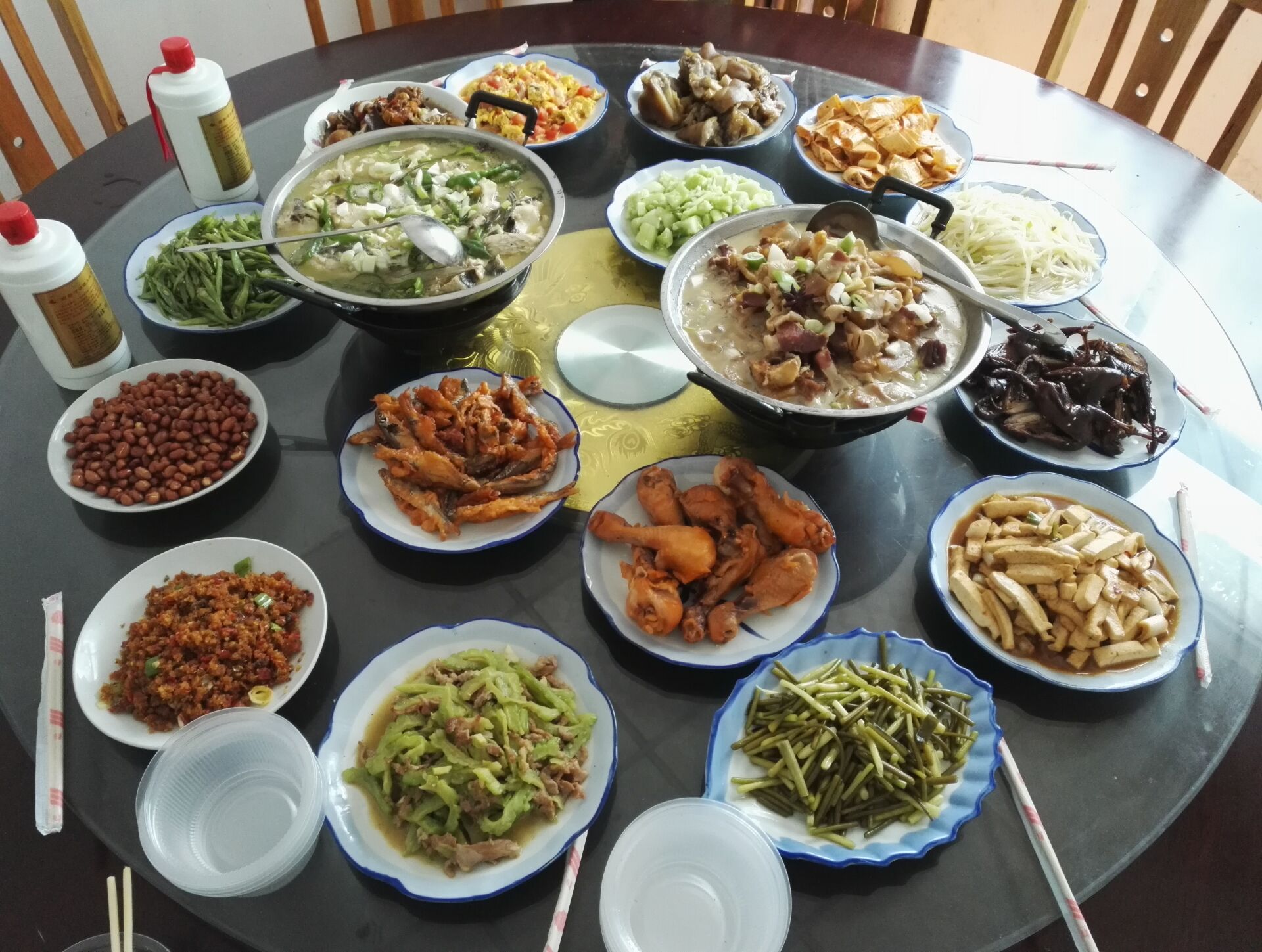 参加朋友的婚礼酒席准备的如此丰富真怕朋友嫌我500随礼太少