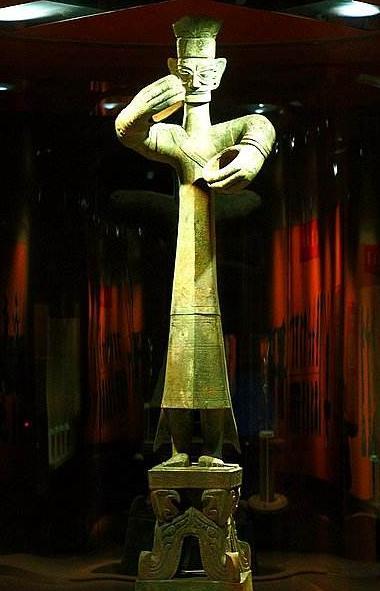 等考古人员发掘完毕后,统计的数字也着实让人心惊,各种金铜玉石器物达