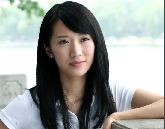 演《蜗居》海藻走红,嫁大14岁富豪淡出演艺圈,如今变成这样了