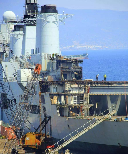 航母的剖面到底有多撼,密密麻麻宛如蚁巢