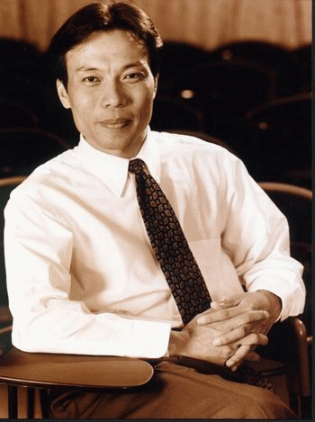 唐骏的人生可以说是精彩万分的,高考的失误令他与自己的规划和梦想中