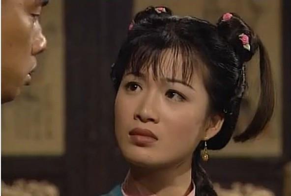 陈少霞18岁出道,演艺事业顺风顺水,却在25岁时退出娱乐圈,陈少霞年轻