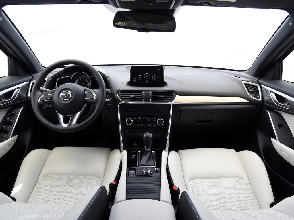 超高的颜值走心的内饰高性价比低油耗这就是马自达cx4