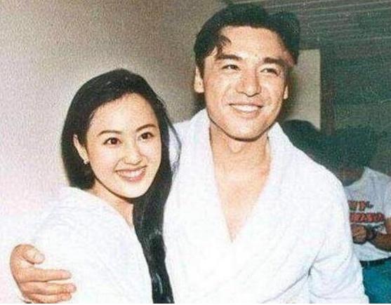 54岁章小蕙生活近照,曾让两任老公破产,如今活成这样