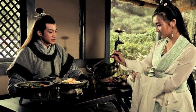 貂蝉在王司徒府中是亲生女儿的待遇却为何以妾自称