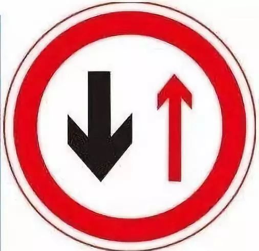 狭窄路段会车的潜规则还不懂,当心被别人牵着鼻子走!