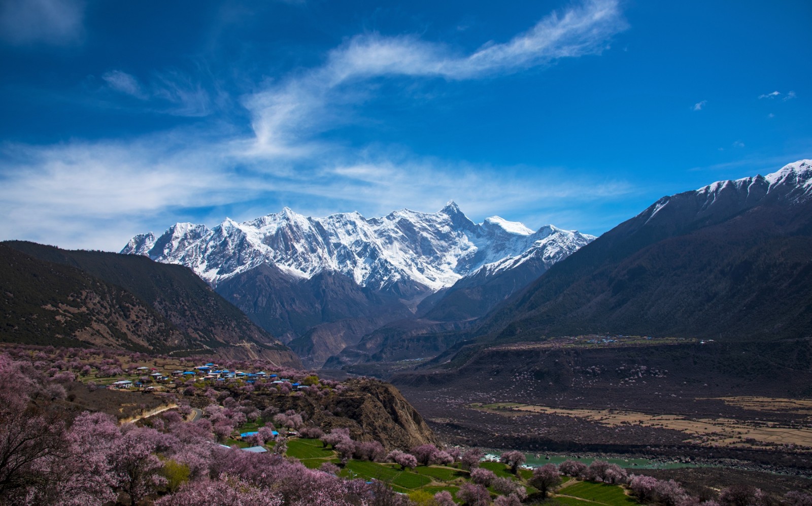 从谷歌地球上看世界上最美的5座山峰其1座在中国一生必去