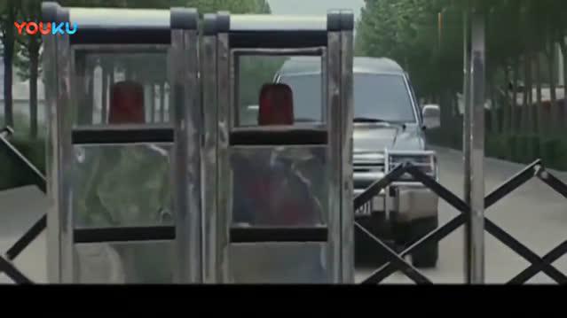 首长准备视察部队,结果却被关在营区大门外,副