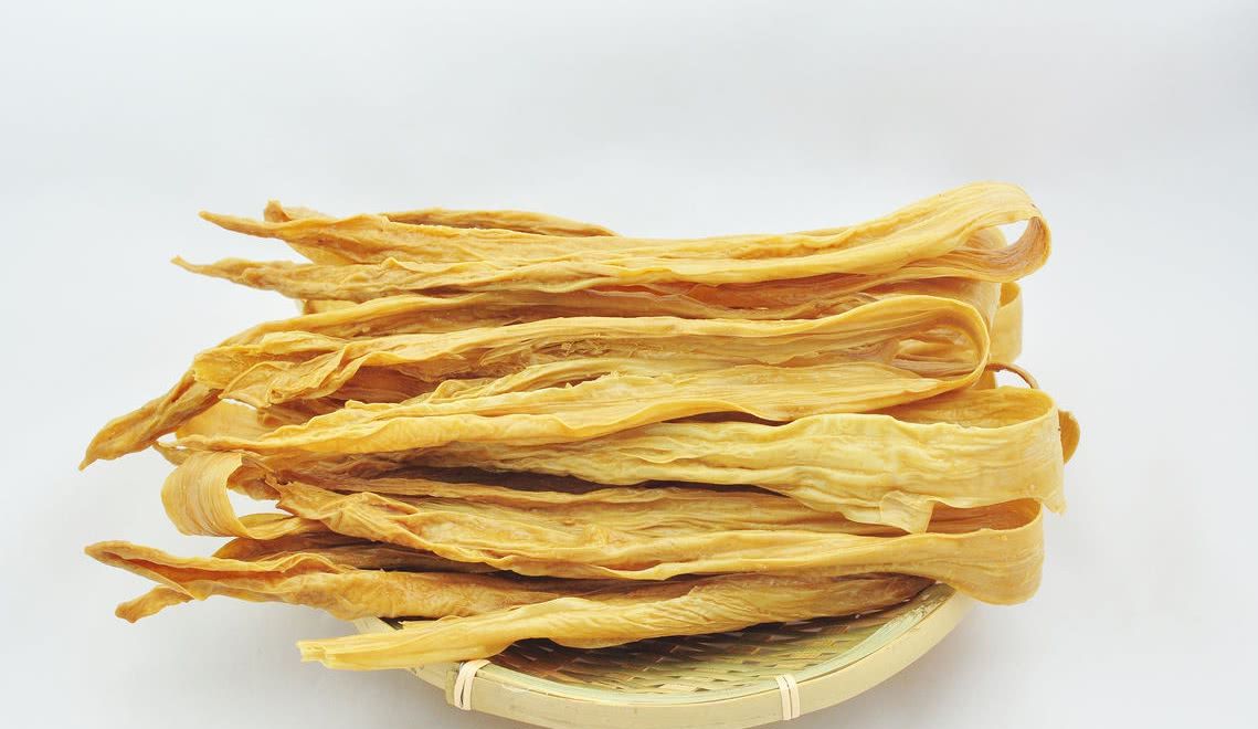 无论什么样的腐竹泡发时加点它不仅节省时间而且腐竹更筋道