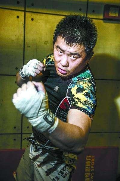 咏春派抗议:丁浩师徒被打只因没吃饱,格斗狂人以大欺小胜之不武