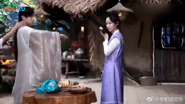 杨紫 邓伦幕后花絮邓论杨紫片场形影不离果然