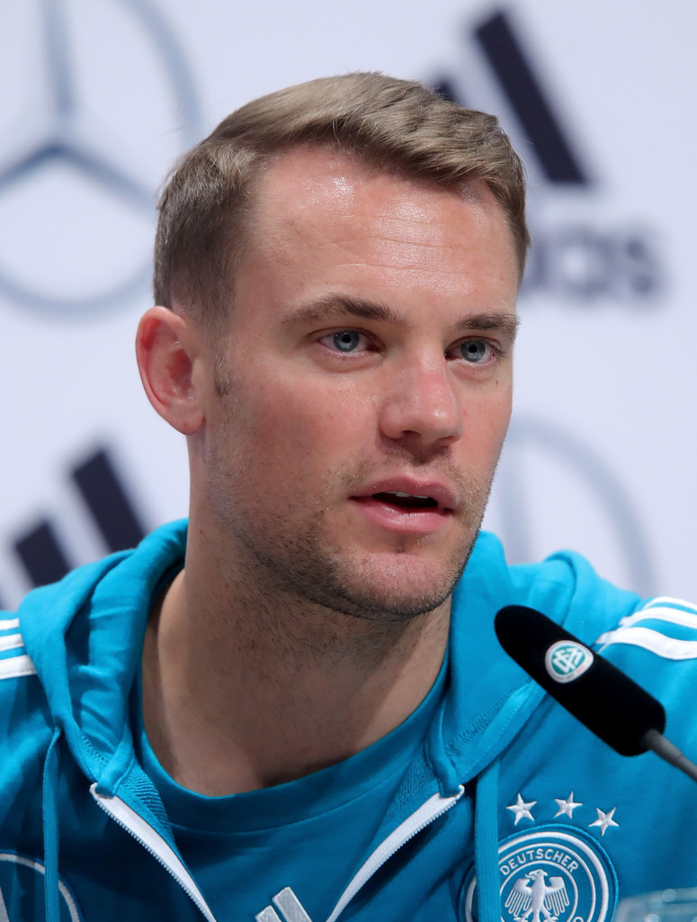 组图一诺伊尔出席德国队新闻发布会