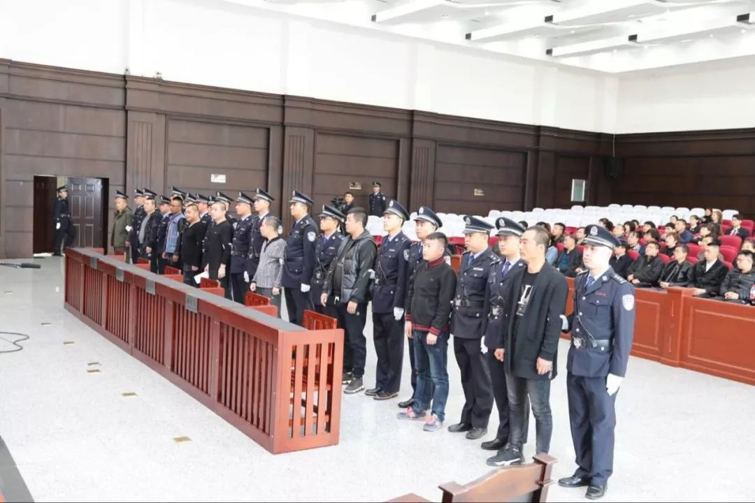 今天上午,郭立新等23人涉黑案在黑龙江省高级人民法院公开开庭宣判.