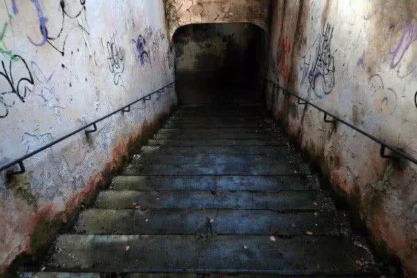 心理测试:4个楼梯,哪个最恐怖?测4月份你会发生什么事?