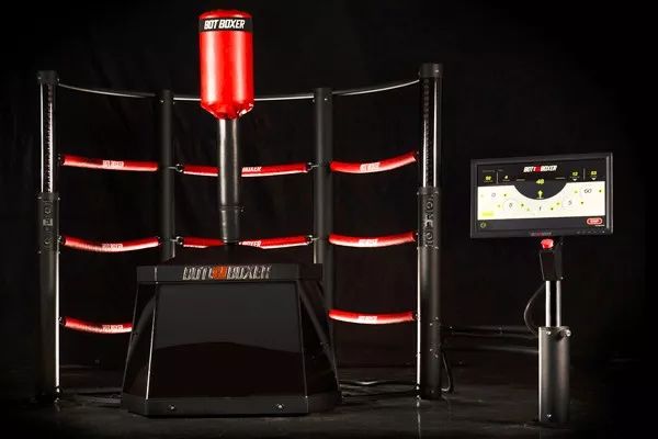 人类拳手能战胜机器人吗?这款智能沙袋似乎更有意义!