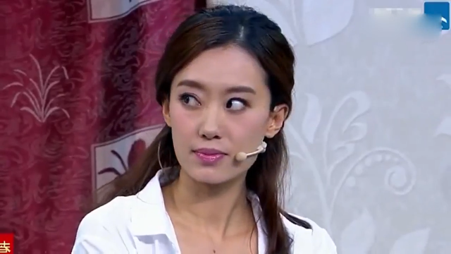 张小斐的小品太能制造笑点了,两分钟的时间观众笑了好多次.