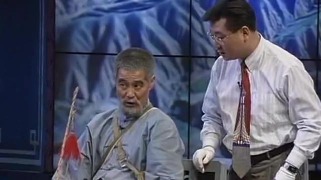 小品《三鞭子》,赵本山,范伟演得真像,把全场观众都逗乐了