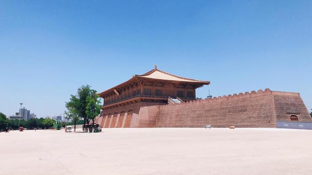 大明宫复原模型"金阙晓钟开万户,玉阶仙仗拥千官",唐代大诗人岑参的诗