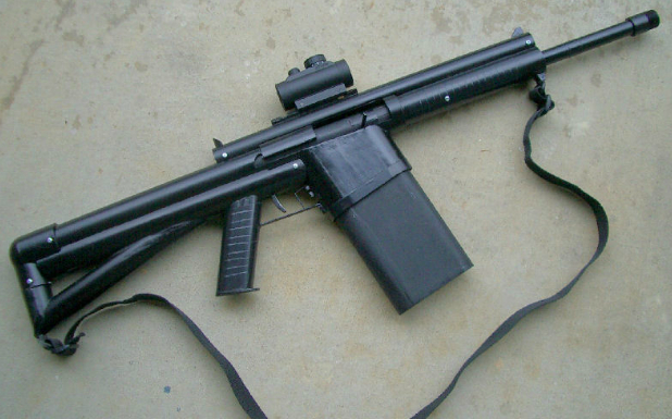 在国外,很多老外喜欢自制一些武器.