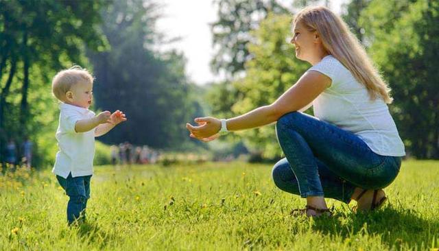 保证宝宝的爬行时间,比学步更重要,关乎宝宝的骨骼健康