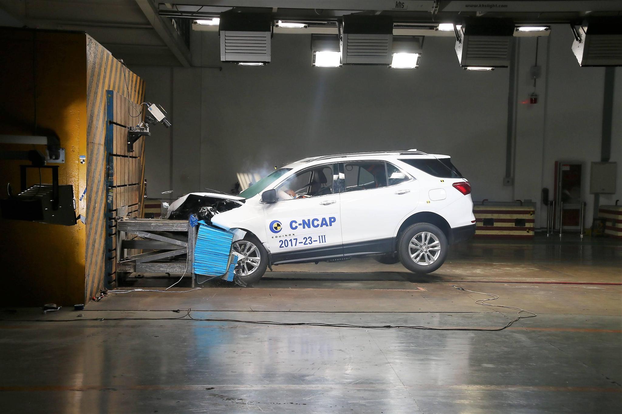 汽车60公里每小时的速度撞击,等于从几楼跳下