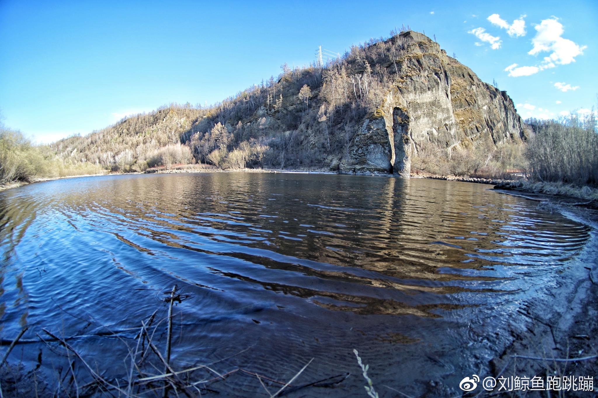 阿穆尔河与黑龙江合流之处,在呼玛尔窝集山正北,阿穆尔山西北