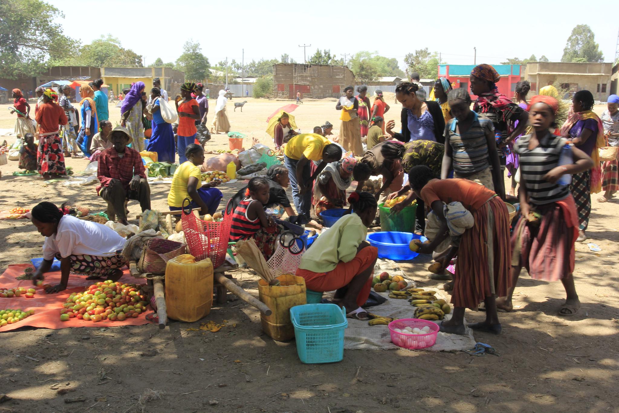 厉害了中国的拖鞋已经卖到非洲原始部落里去了