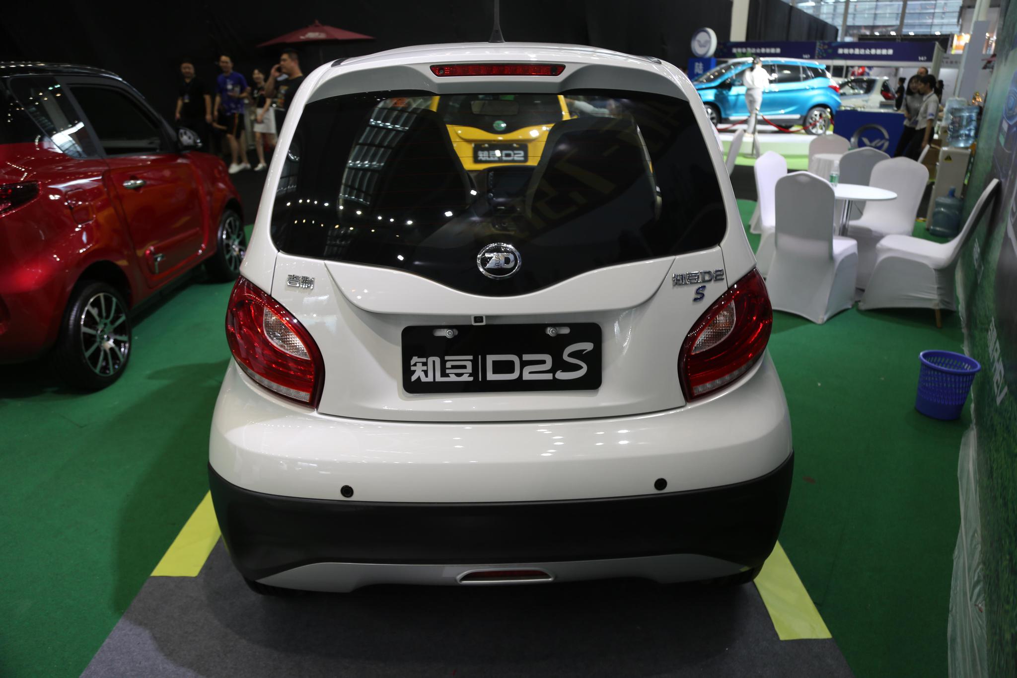 2018款知豆d2s6万级别城市微行纯电动车车展实拍