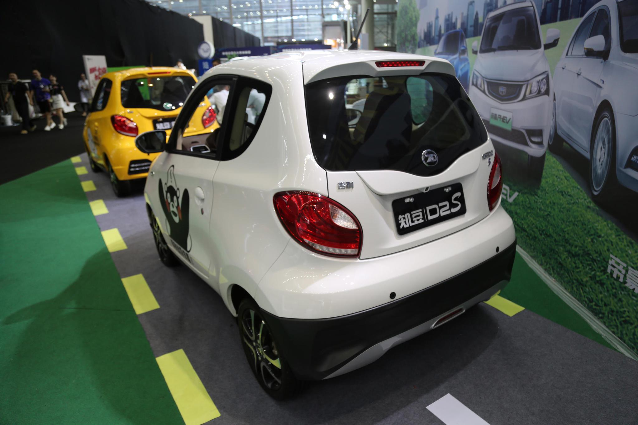 2018款知豆d2s6万级别城市微行纯电动车车展实拍