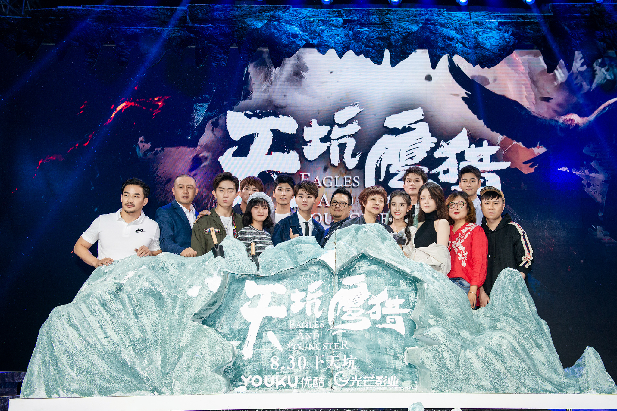 作为中“亦正亦邪”的@王玥兮R ，一袭时尚装扮出席开播首映|王玥|时尚|天坑_新浪新闻