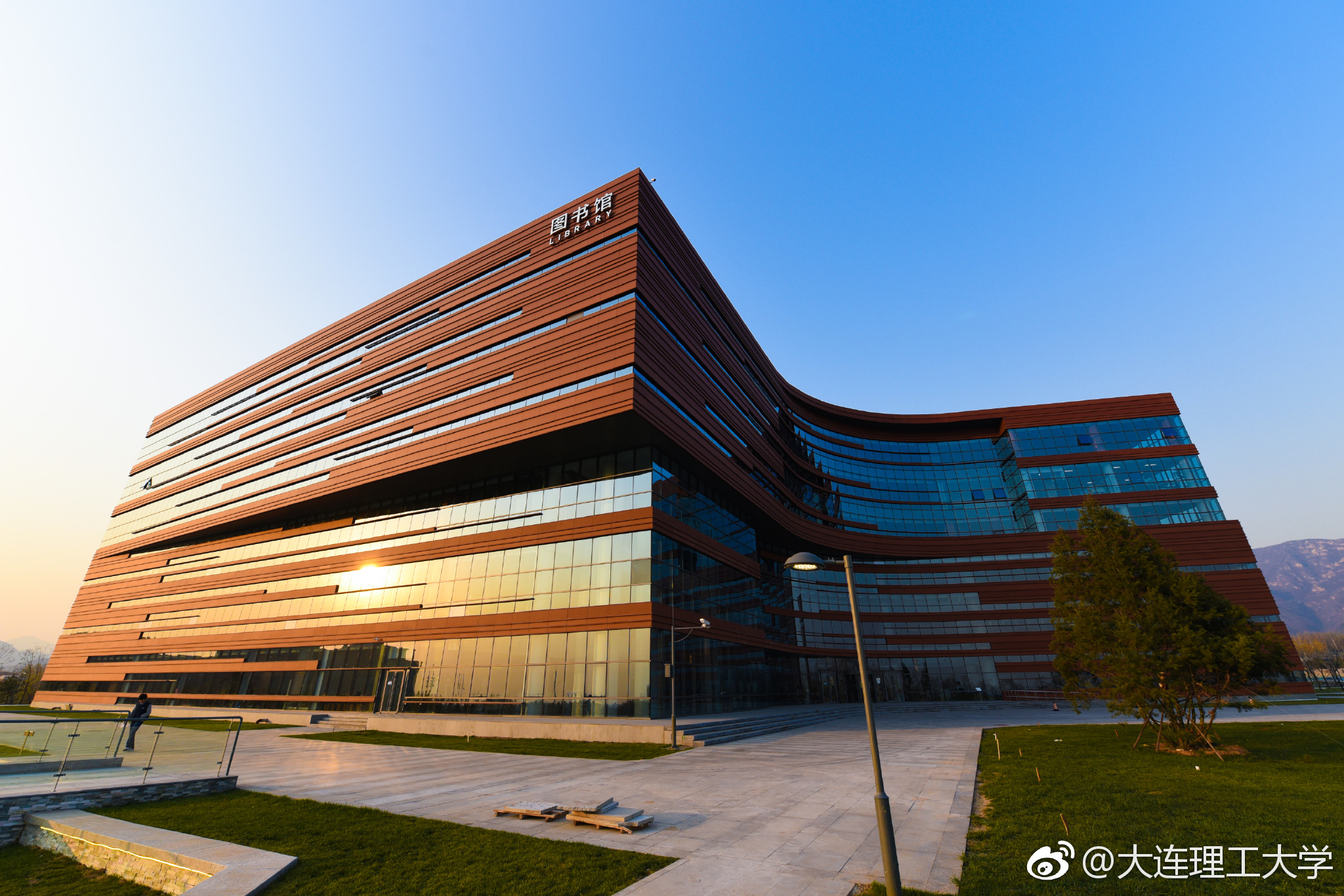 宏德博学 化育天工甲子薪传 筑梦百年大连理工大学祝@北京化工大学
