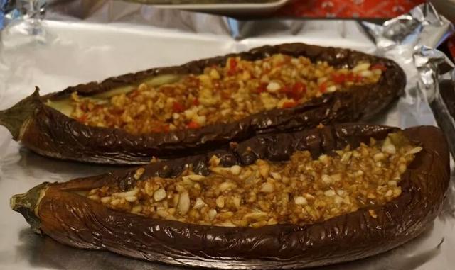 石屏烤龙船茄子做法简单,简单易学,味道刁,专治各种刁钻吃货.