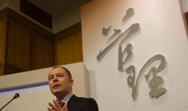 在企业管理中为什么领导明明什么都不懂,还到处视察?|_新浪新闻