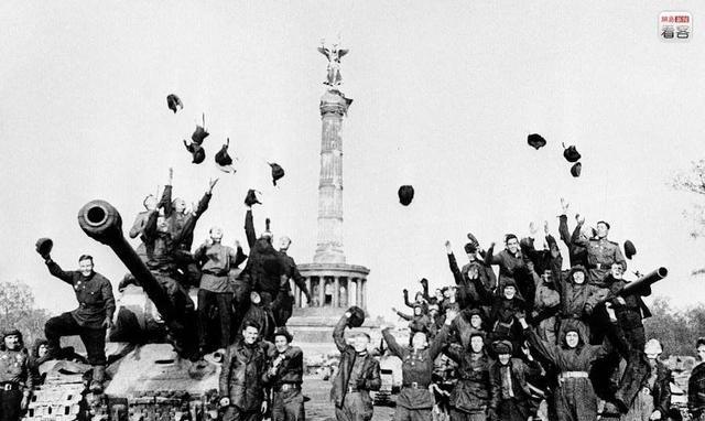 当初苏俄刚建立时,饱受欧洲列强军事干涉,虽然反抗纳粹使得大家暂时