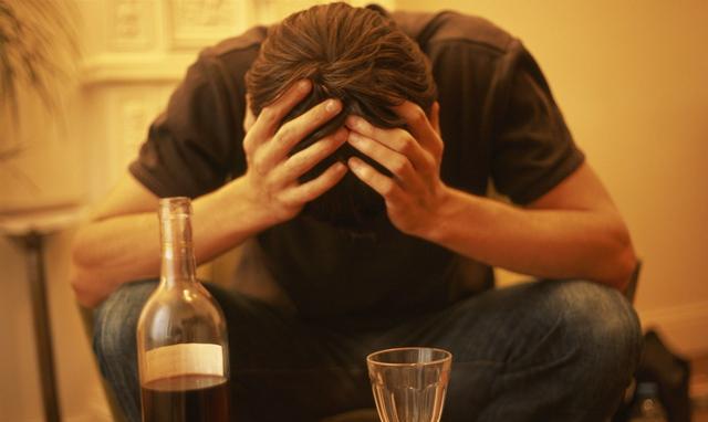 请朋友吃饭,他带来3个人,扬言他请客,可结账时,却叫我去