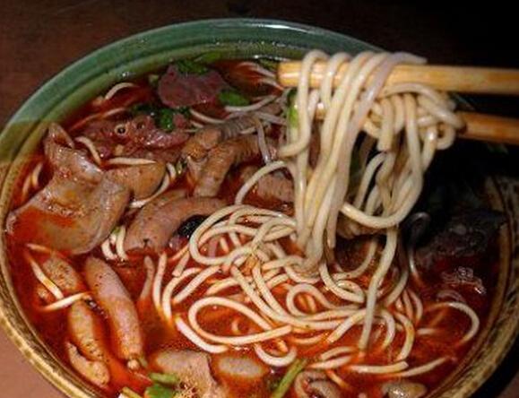 襄阳名吃---牛油面!