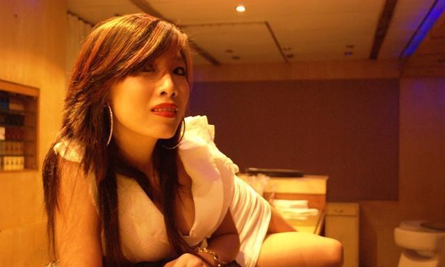 中缅边界有大批中国游客缅甸女孩被当成商品而且是家人送来的