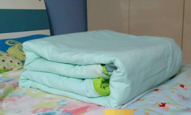 军人退伍后还坚持将被子叠"豆腐块"吗?退伍军人:叠的是情怀!