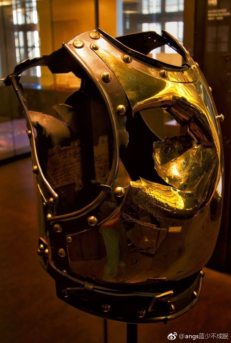 图1-4,法国人 antoine fraveau 的胸甲.1815年