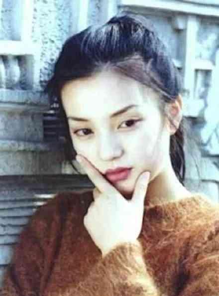 赵薇学生时代的旧照片,网友欢呼:难怪黄晓明会暗恋她