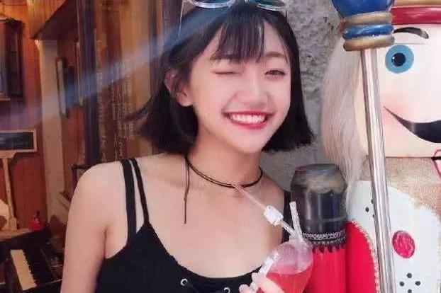 抖音有四美,唱歌的莉哥,跳舞的代古拉k,只有她刚火就被封杀!__财经头条
