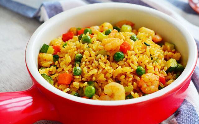 豌豆虾仁炒饭,鲜香可口,五彩缤纷,超适合夏天吃哦