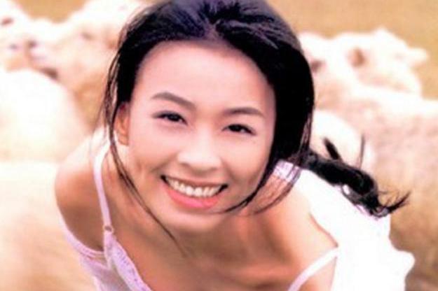 张庭早在1989年便已经出道演艺圈,随后她还与