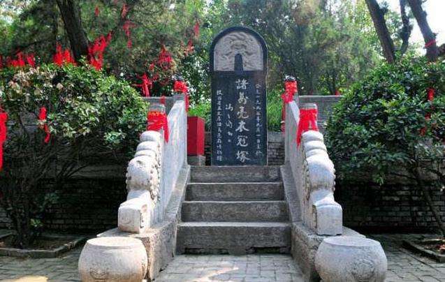 为什么诸葛亮会葬在定军山?几千年都没人敢动?原因很简单