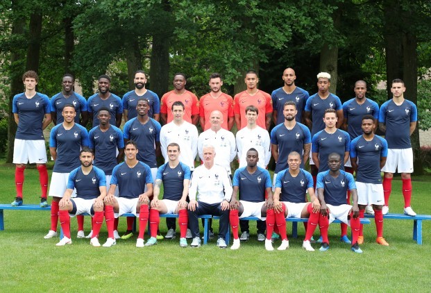 法国队发布2018世界杯全家福