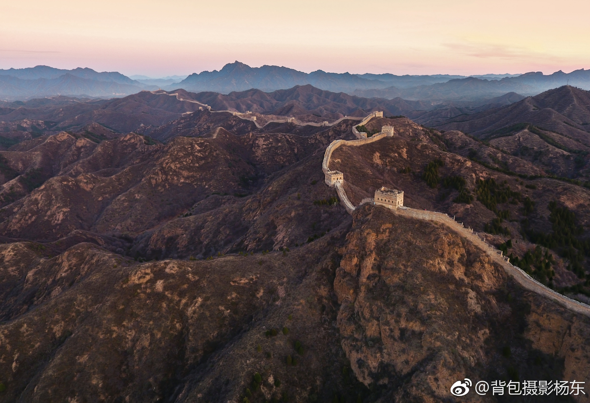 航拍万里壮阔的金山岭长城